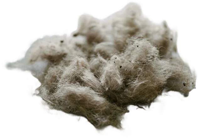 Büschel Textilfasern aus dem Karkassengewebe eines Altreifens